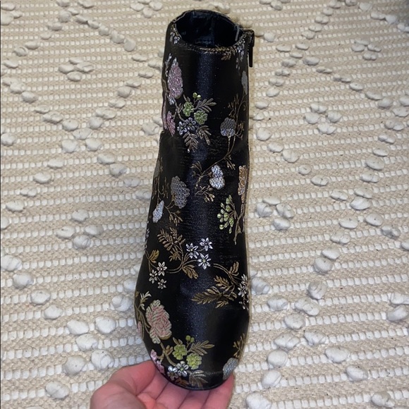 booties - Picture 3 of 3